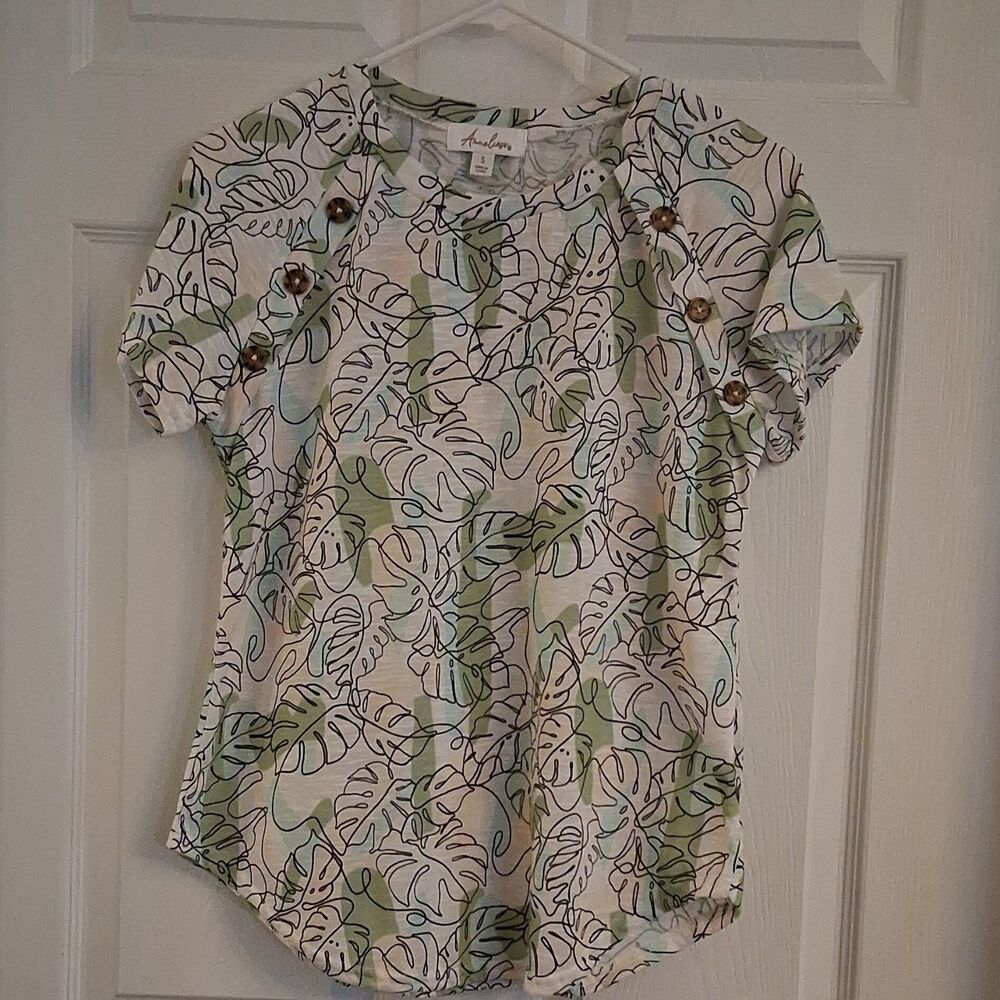 Anneliese Size S Women's Green Leaf Print Knit Short Sleeve Blouse